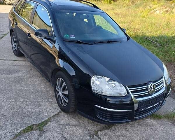 Черный Фольксваген Гольф, объемом двигателя 1.4 л и пробегом 187 тыс. км за 5811 $, фото 2 на Automoto.ua