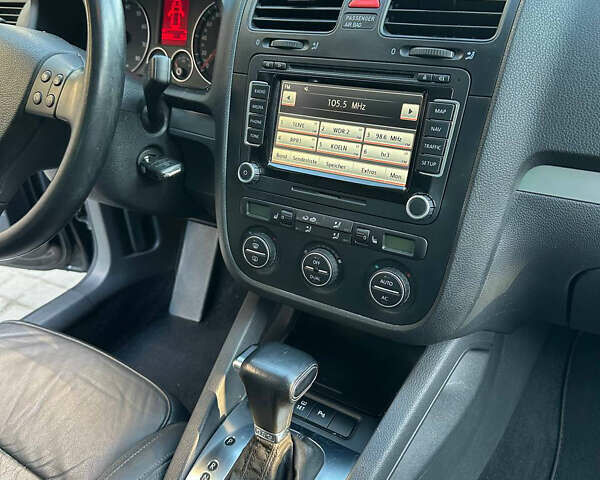 Черный Фольксваген Гольф, объемом двигателя 1.4 л и пробегом 148 тыс. км за 7800 $, фото 33 на Automoto.ua