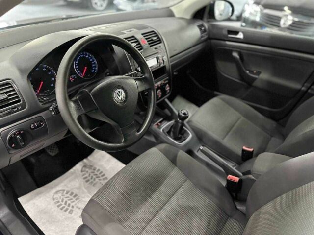 Черный Фольксваген Гольф, объемом двигателя 1.6 л и пробегом 265 тыс. км за 6999 $, фото 9 на Automoto.ua