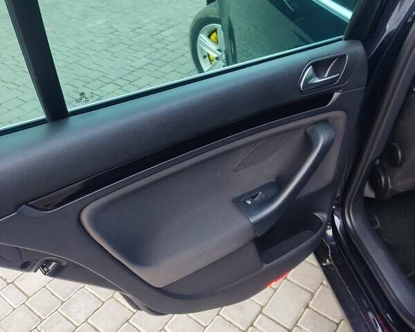 Черный Фольксваген Гольф, объемом двигателя 1.39 л и пробегом 166 тыс. км за 7200 $, фото 33 на Automoto.ua