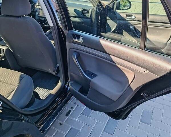 Черный Фольксваген Гольф, объемом двигателя 1.6 л и пробегом 224 тыс. км за 5200 $, фото 11 на Automoto.ua