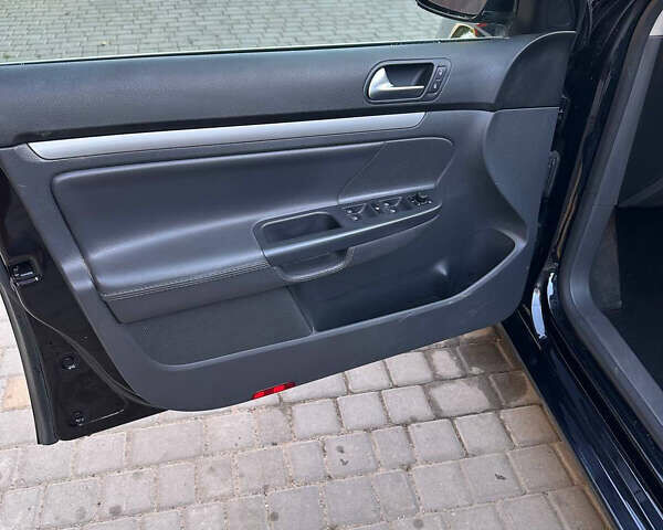 Черный Фольксваген Гольф, объемом двигателя 1.4 л и пробегом 148 тыс. км за 7800 $, фото 24 на Automoto.ua