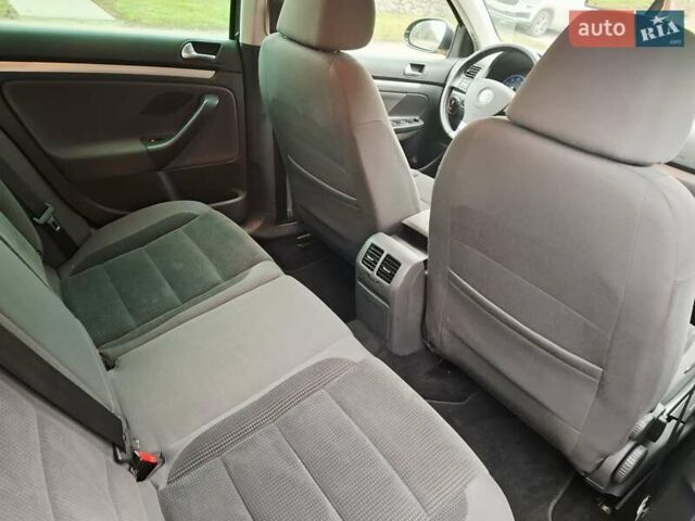 Черный Фольксваген Гольф, объемом двигателя 1.4 л и пробегом 223 тыс. км за 7350 $, фото 35 на Automoto.ua