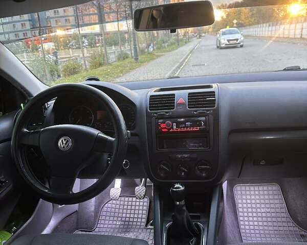 Черный Фольксваген Гольф, объемом двигателя 1.9 л и пробегом 263 тыс. км за 6200 $, фото 24 на Automoto.ua