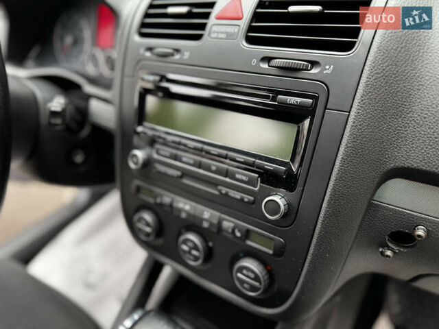 Чорний Фольксваген Гольф, об'ємом двигуна 1.4 л та пробігом 218 тис. км за 6100 $, фото 30 на Automoto.ua