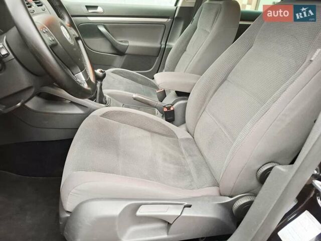 Черный Фольксваген Гольф, объемом двигателя 1.4 л и пробегом 223 тыс. км за 7350 $, фото 23 на Automoto.ua