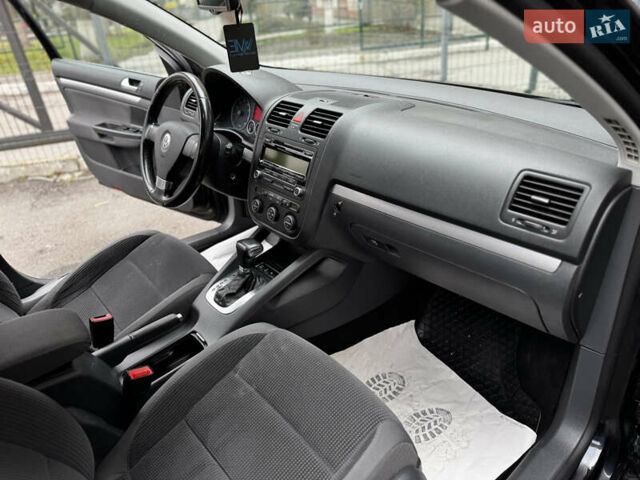 Чорний Фольксваген Гольф, об'ємом двигуна 1.4 л та пробігом 218 тис. км за 6100 $, фото 28 на Automoto.ua