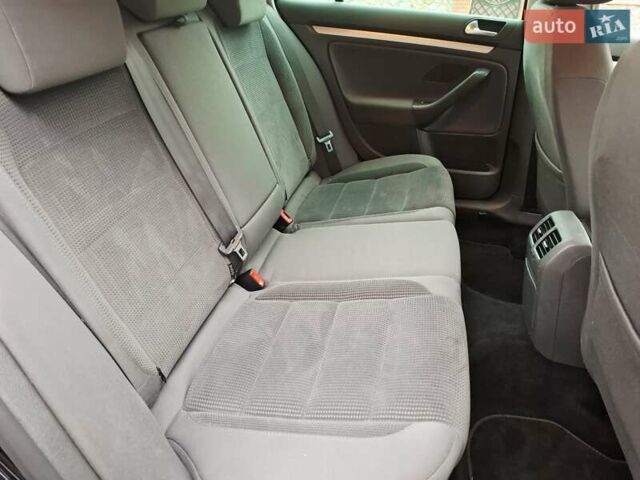 Черный Фольксваген Гольф, объемом двигателя 1.4 л и пробегом 223 тыс. км за 7350 $, фото 36 на Automoto.ua