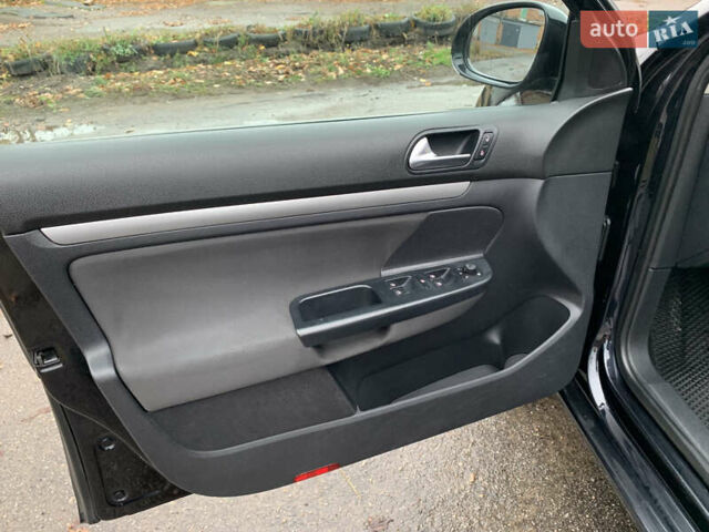 Черный Фольксваген Гольф, объемом двигателя 1.6 л и пробегом 239 тыс. км за 6999 $, фото 18 на Automoto.ua