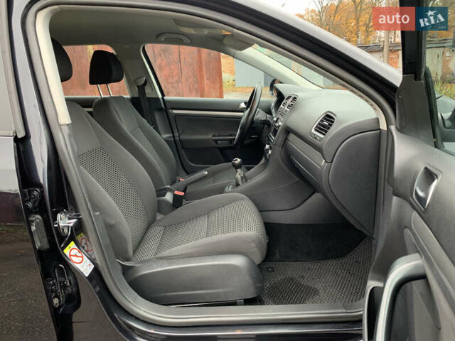 Черный Фольксваген Гольф, объемом двигателя 1.6 л и пробегом 239 тыс. км за 6999 $, фото 14 на Automoto.ua