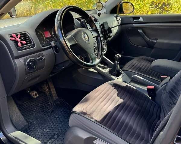 Черный Фольксваген Гольф, объемом двигателя 1.9 л и пробегом 293 тыс. км за 6000 $, фото 30 на Automoto.ua