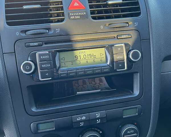 Чорний Фольксваген Гольф, об'ємом двигуна 1.6 л та пробігом 267 тис. км за 7500 $, фото 14 на Automoto.ua