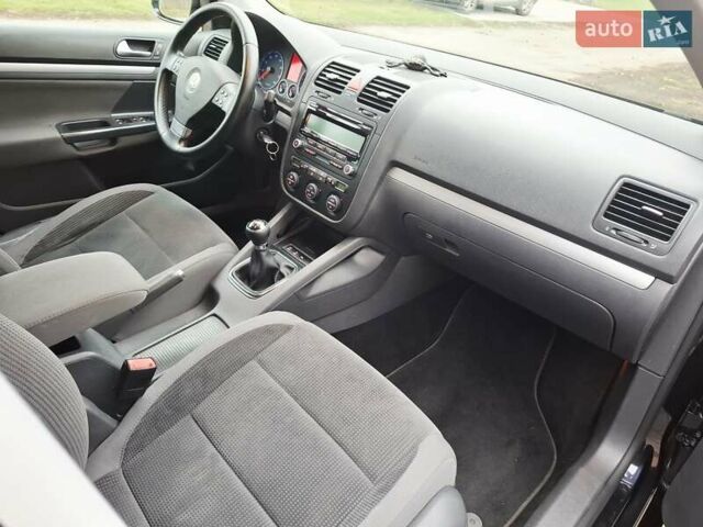 Черный Фольксваген Гольф, объемом двигателя 1.4 л и пробегом 223 тыс. км за 7350 $, фото 39 на Automoto.ua