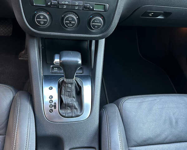 Черный Фольксваген Гольф, объемом двигателя 1.4 л и пробегом 148 тыс. км за 7800 $, фото 20 на Automoto.ua