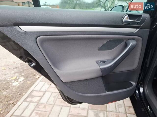 Черный Фольксваген Гольф, объемом двигателя 1.4 л и пробегом 223 тыс. км за 7350 $, фото 27 на Automoto.ua