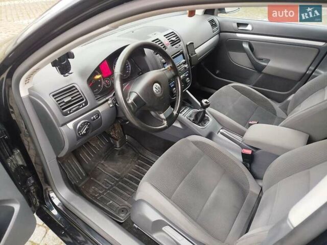 Черный Фольксваген Гольф, объемом двигателя 1.4 л и пробегом 264 тыс. км за 6400 $, фото 23 на Automoto.ua