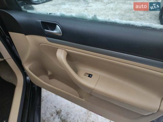 Черный Фольксваген Гольф, объемом двигателя 1.4 л и пробегом 207 тыс. км за 6600 $, фото 15 на Automoto.ua