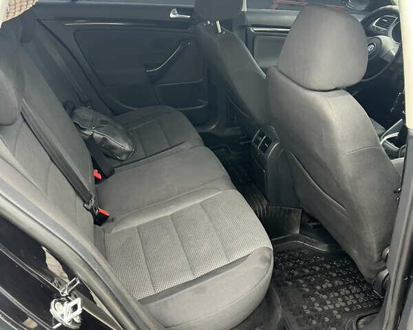 Черный Фольксваген Гольф, объемом двигателя 1.6 л и пробегом 242 тыс. км за 7600 $, фото 15 на Automoto.ua