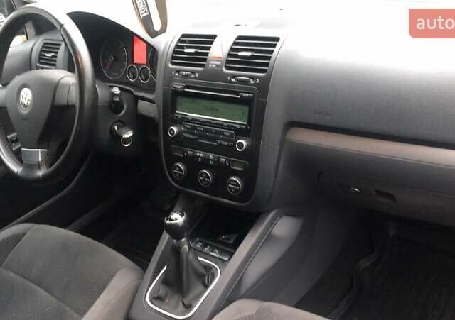 Черный Фольксваген Гольф, объемом двигателя 1.4 л и пробегом 190 тыс. км за 6450 $, фото 12 на Automoto.ua