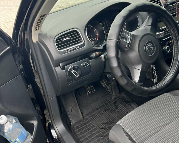 Черный Фольксваген Гольф, объемом двигателя 1.6 л и пробегом 242 тыс. км за 7600 $, фото 19 на Automoto.ua