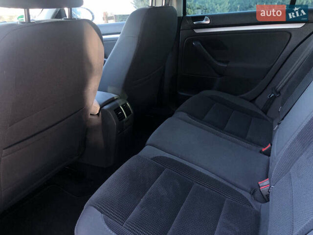 Черный Фольксваген Гольф, объемом двигателя 1.4 л и пробегом 182 тыс. км за 6800 $, фото 4 на Automoto.ua