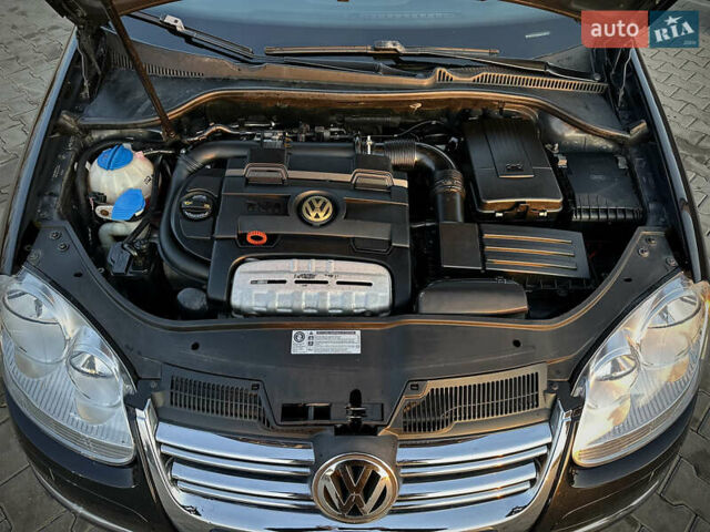 Чорний Фольксваген Гольф, об'ємом двигуна 1.39 л та пробігом 234 тис. км за 6800 $, фото 2 на Automoto.ua