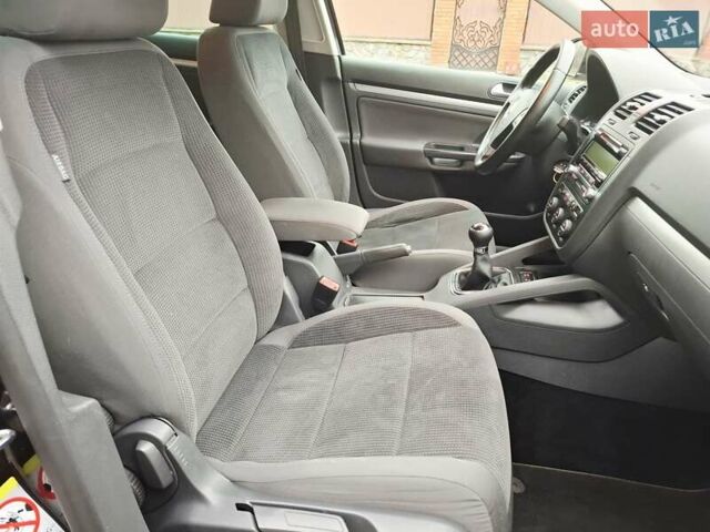 Черный Фольксваген Гольф, объемом двигателя 1.4 л и пробегом 223 тыс. км за 7350 $, фото 40 на Automoto.ua