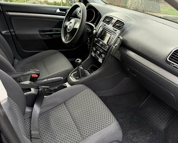 Черный Фольксваген Гольф, объемом двигателя 1.6 л и пробегом 364 тыс. км за 6500 $, фото 8 на Automoto.ua