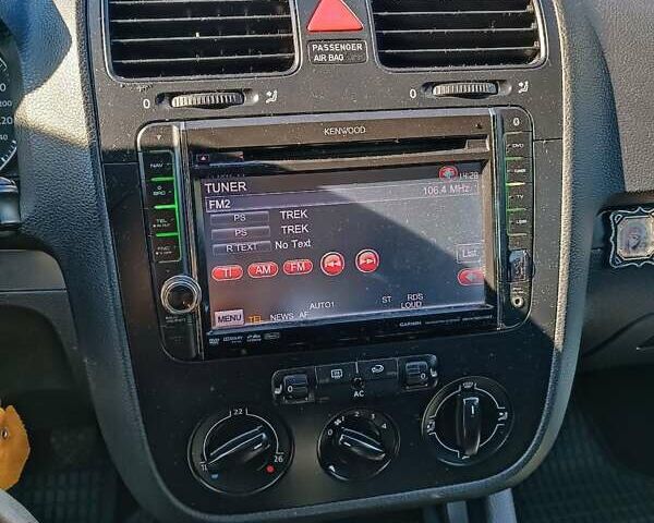 Черный Фольксваген Гольф, объемом двигателя 1.6 л и пробегом 224 тыс. км за 5200 $, фото 27 на Automoto.ua