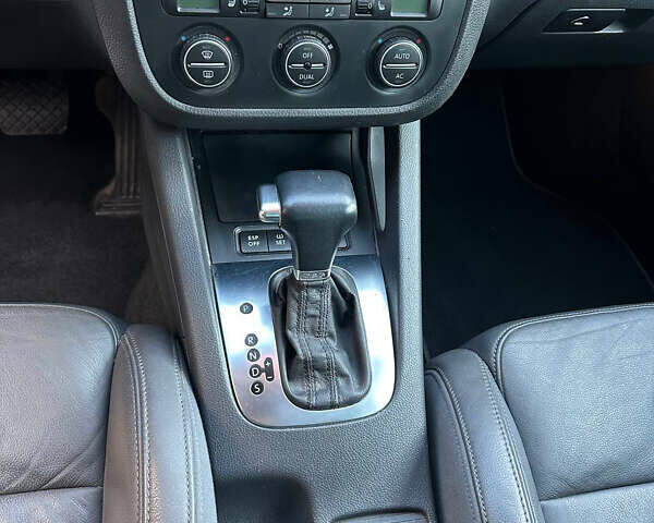 Черный Фольксваген Гольф, объемом двигателя 1.4 л и пробегом 148 тыс. км за 7800 $, фото 21 на Automoto.ua