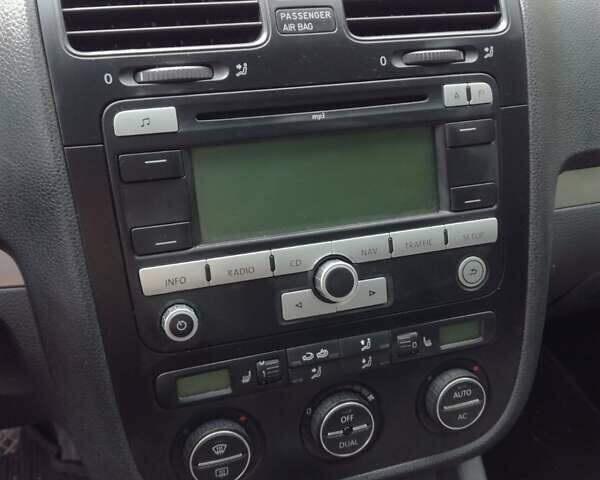 Чорний Фольксваген Гольф, об'ємом двигуна 1.4 л та пробігом 185 тис. км за 6700 $, фото 16 на Automoto.ua