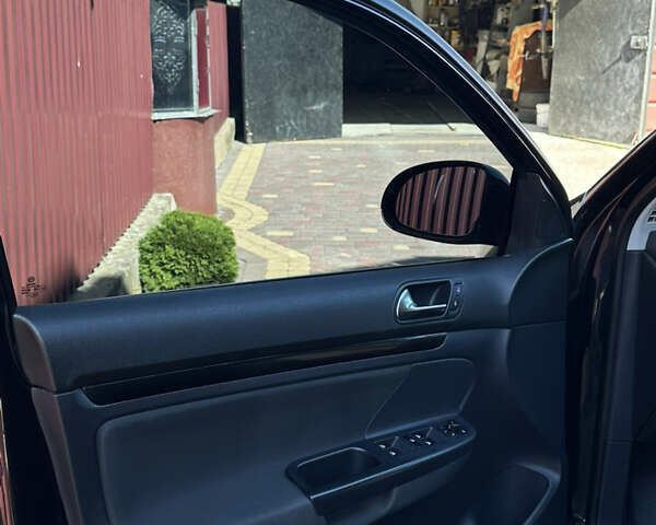 Черный Фольксваген Гольф, объемом двигателя 1.39 л и пробегом 190 тыс. км за 5850 $, фото 17 на Automoto.ua