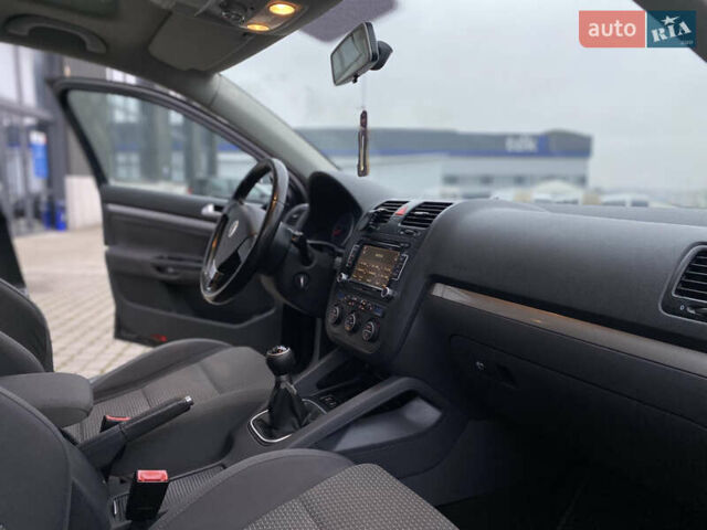 Черный Фольксваген Гольф, объемом двигателя 1.39 л и пробегом 312 тыс. км за 4899 $, фото 33 на Automoto.ua