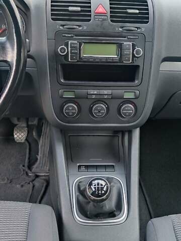 Чорний Фольксваген Гольф, об'ємом двигуна 1.6 л та пробігом 261 тис. км за 6800 $, фото 11 на Automoto.ua