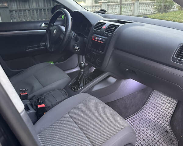 Черный Фольксваген Гольф, объемом двигателя 1.9 л и пробегом 263 тыс. км за 6200 $, фото 21 на Automoto.ua