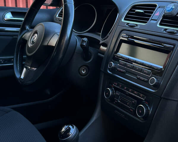 Черный Фольксваген Гольф, объемом двигателя 1.39 л и пробегом 190 тыс. км за 5850 $, фото 10 на Automoto.ua