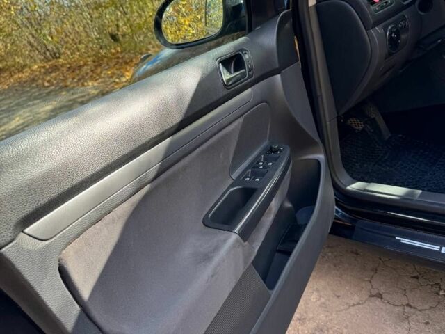 Черный Фольксваген Гольф, объемом двигателя 1.9 л и пробегом 292 тыс. км за 6000 $, фото 17 на Automoto.ua