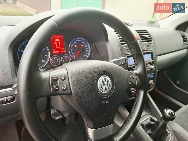 Черный Фольксваген Гольф, объемом двигателя 1.4 л и пробегом 223 тыс. км за 7350 $, фото 55 на Automoto.ua