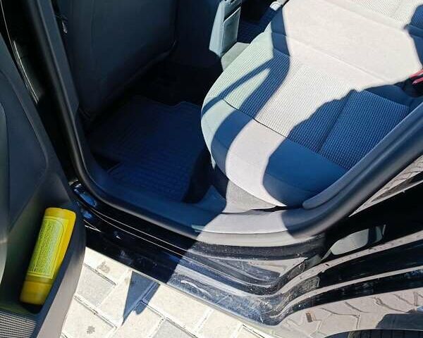 Черный Фольксваген Гольф, объемом двигателя 1.6 л и пробегом 224 тыс. км за 5200 $, фото 25 на Automoto.ua