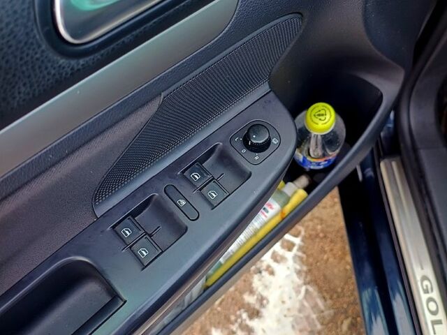 Черный Фольксваген Гольф, объемом двигателя 1.4 л и пробегом 202 тыс. км за 6400 $, фото 8 на Automoto.ua