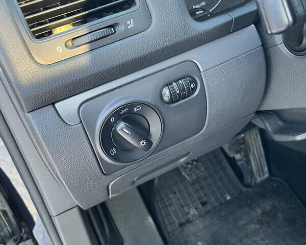 Чорний Фольксваген Гольф, об'ємом двигуна 1.6 л та пробігом 267 тис. км за 7500 $, фото 12 на Automoto.ua