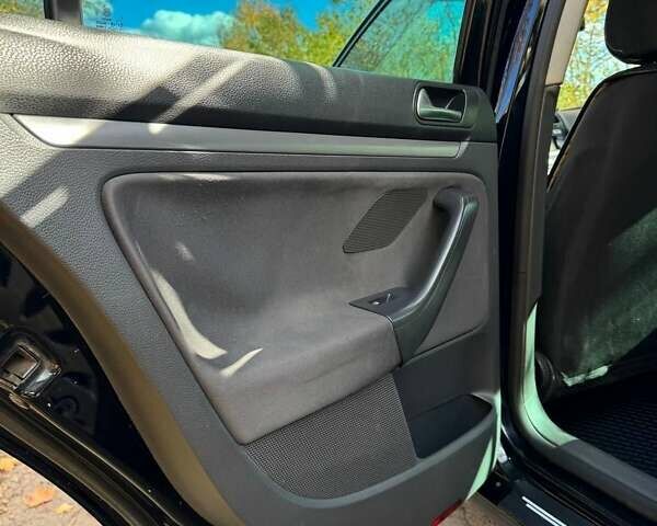 Черный Фольксваген Гольф, объемом двигателя 1.9 л и пробегом 293 тыс. км за 6000 $, фото 46 на Automoto.ua