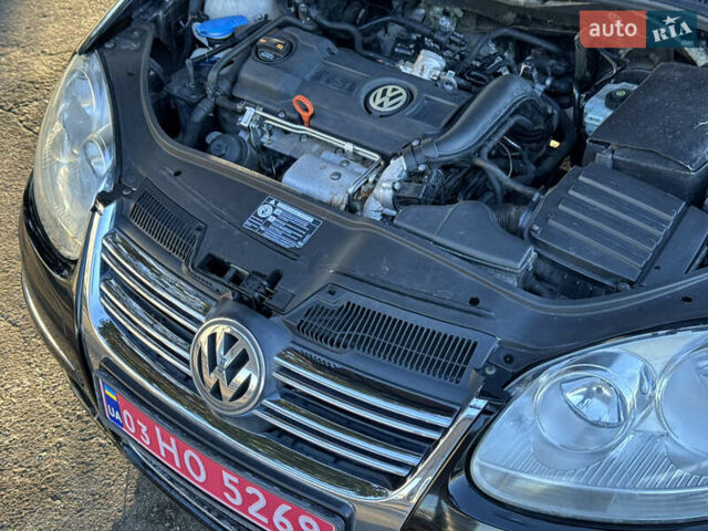 Черный Фольксваген Гольф, объемом двигателя 1.4 л и пробегом 207 тыс. км за 5800 $, фото 28 на Automoto.ua