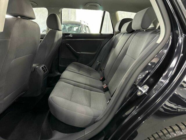 Черный Фольксваген Гольф, объемом двигателя 1.6 л и пробегом 265 тыс. км за 6999 $, фото 12 на Automoto.ua