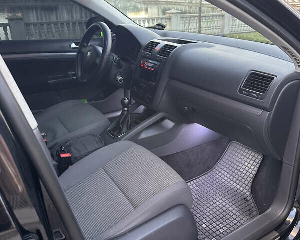 Черный Фольксваген Гольф, объемом двигателя 1.9 л и пробегом 263 тыс. км за 6200 $, фото 22 на Automoto.ua