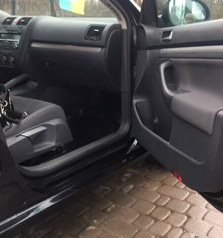 Черный Фольксваген Гольф, объемом двигателя 1.4 л и пробегом 190 тыс. км за 6450 $, фото 7 на Automoto.ua