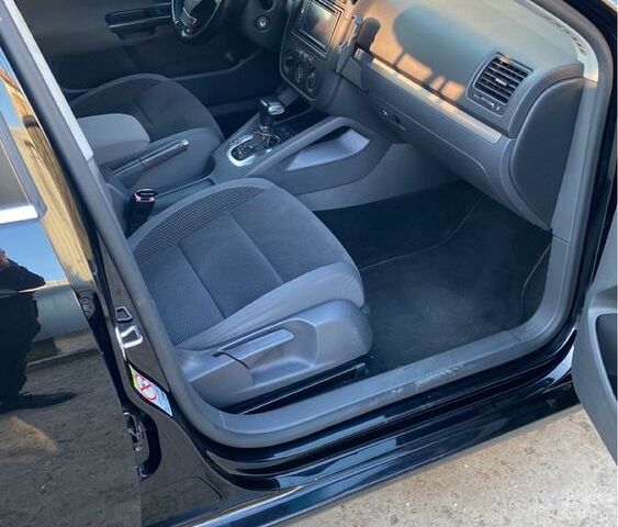 Черный Фольксваген Гольф, объемом двигателя 2 л и пробегом 310 тыс. км за 6799 $, фото 5 на Automoto.ua