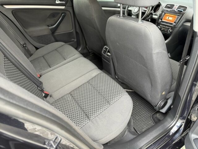 Черный Фольксваген Гольф, объемом двигателя 1.6 л и пробегом 276 тыс. км за 6300 $, фото 18 на Automoto.ua