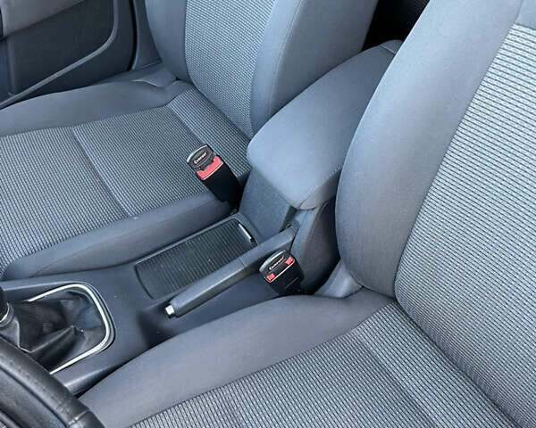 Чорний Фольксваген Гольф, об'ємом двигуна 1.6 л та пробігом 267 тис. км за 7500 $, фото 15 на Automoto.ua