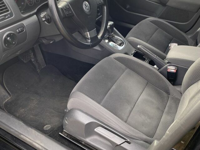 Черный Фольксваген Гольф, объемом двигателя 2 л и пробегом 310 тыс. км за 6799 $, фото 7 на Automoto.ua